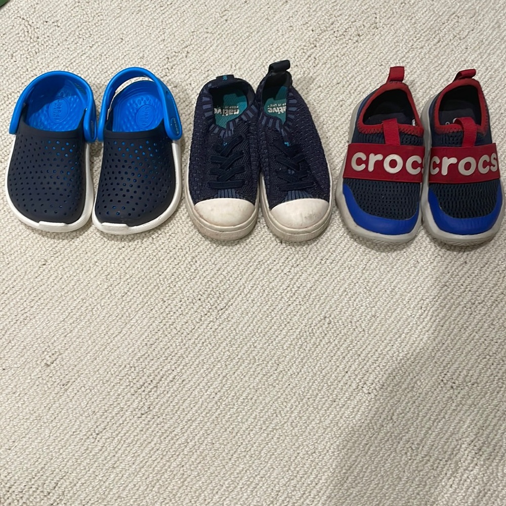 Native and Crocs boys summer shoe bundle size 6